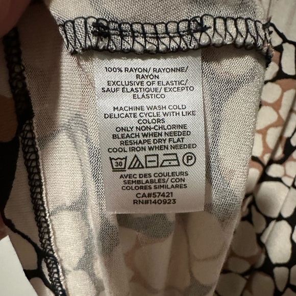 LOFT Short Sleeve Flowy Tunic w/Smocking across chest Animal print Blk Brn Tan L - Picture 8 of 10